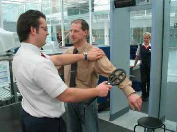 airport_security.jpg (17779 bytes)